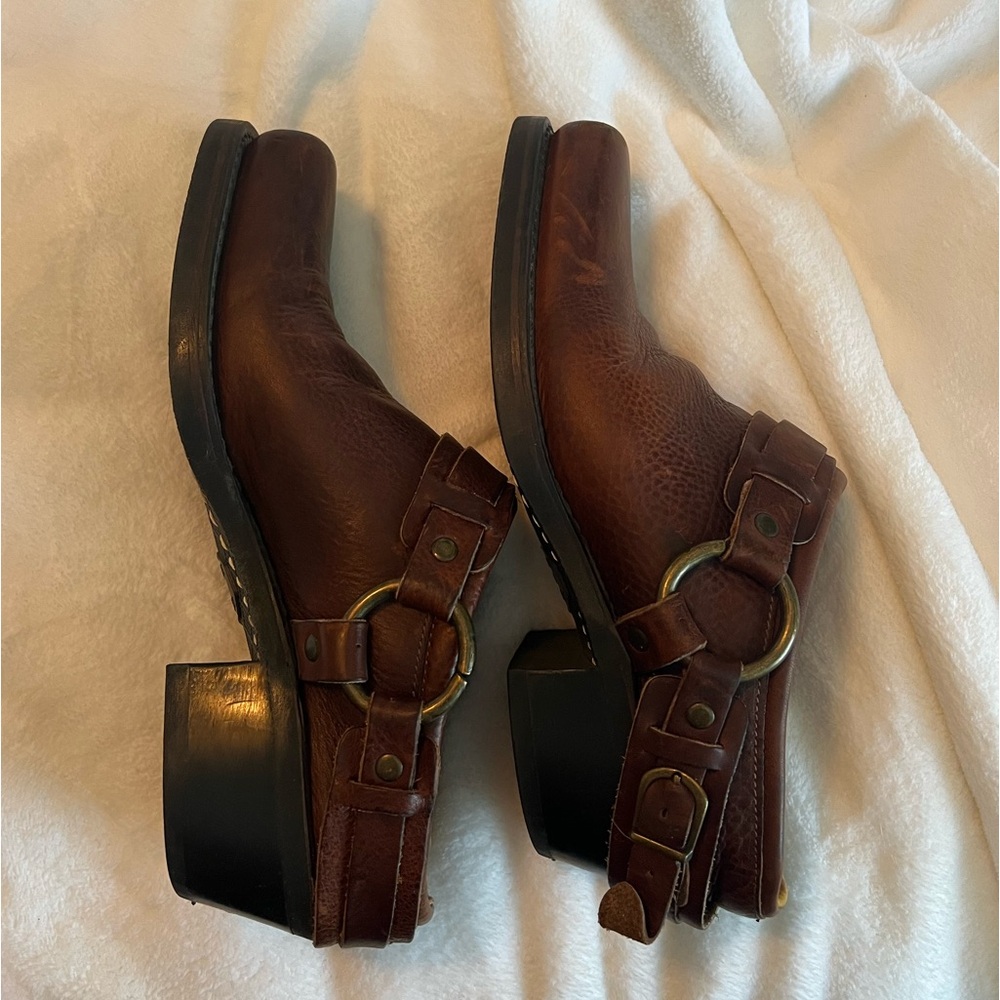 Frye harness clogs